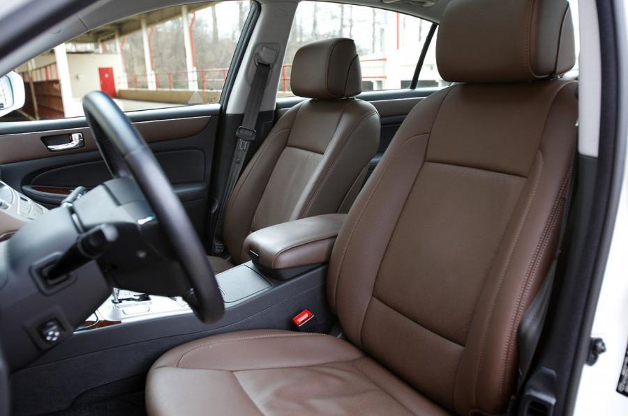  Hyundai Genesis Sedan 2011 года  (фото 26 из 39)